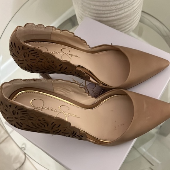 Jessica Simpson buff color9.5 heel shoes perfect condition goes with everything - Picture 7 of 9